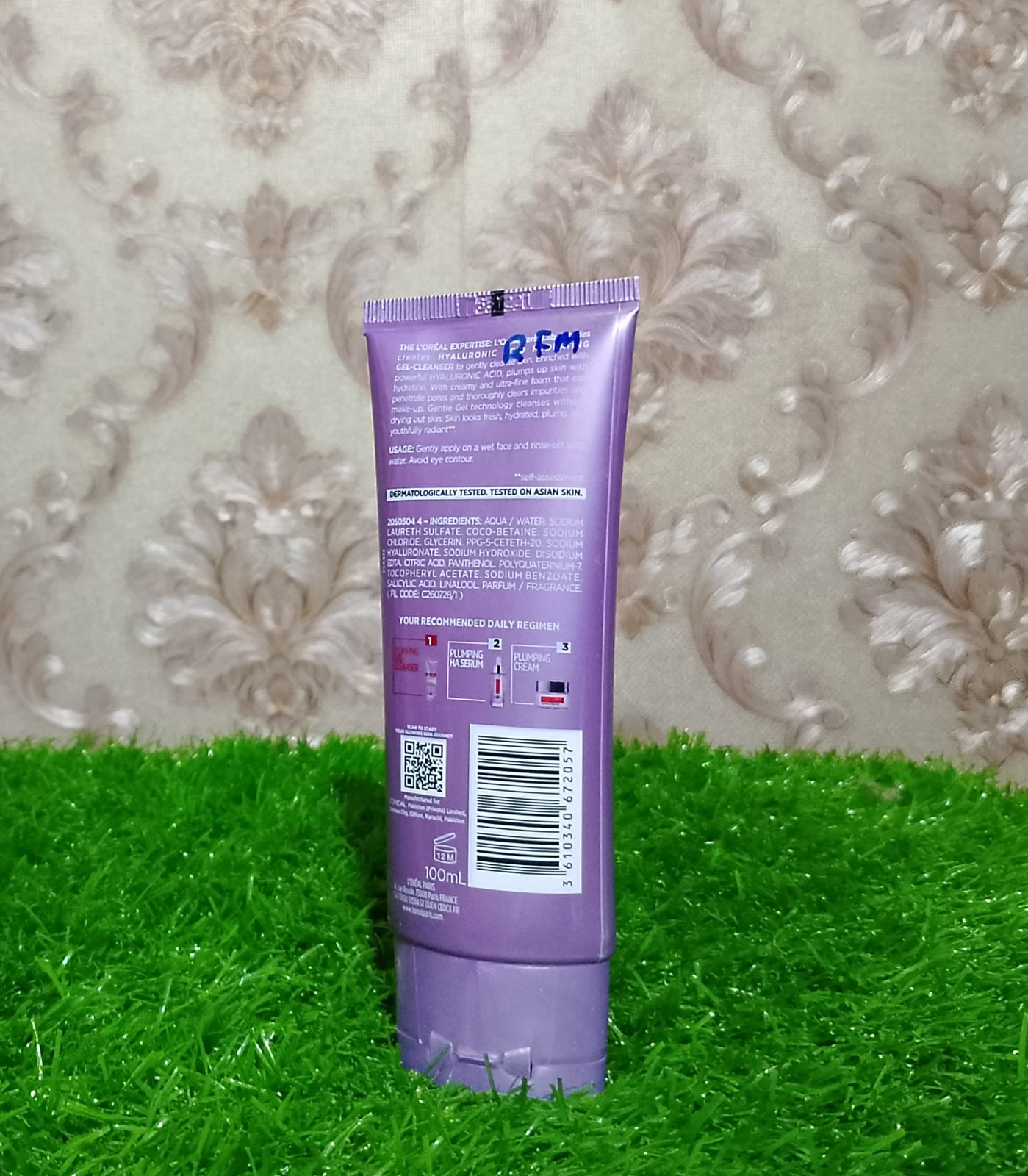 L'Oreal Paris Revitalift Hyaluronic Acid Hydrating Gel-Cleanser, Gently Cleanses & Hydrates For Plumpy Skin 100 ml
