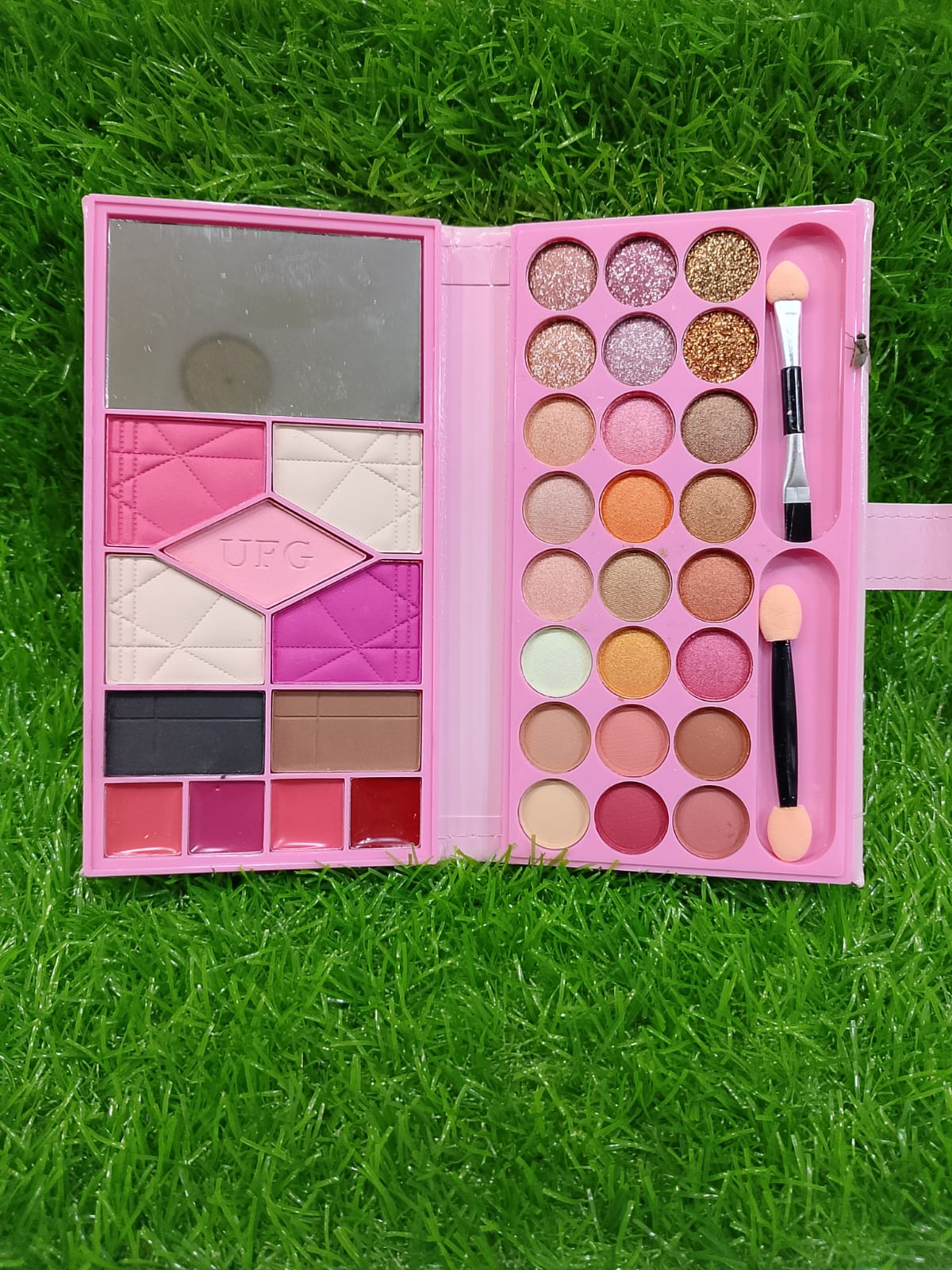Ultra Beauty 35 color makeup kit