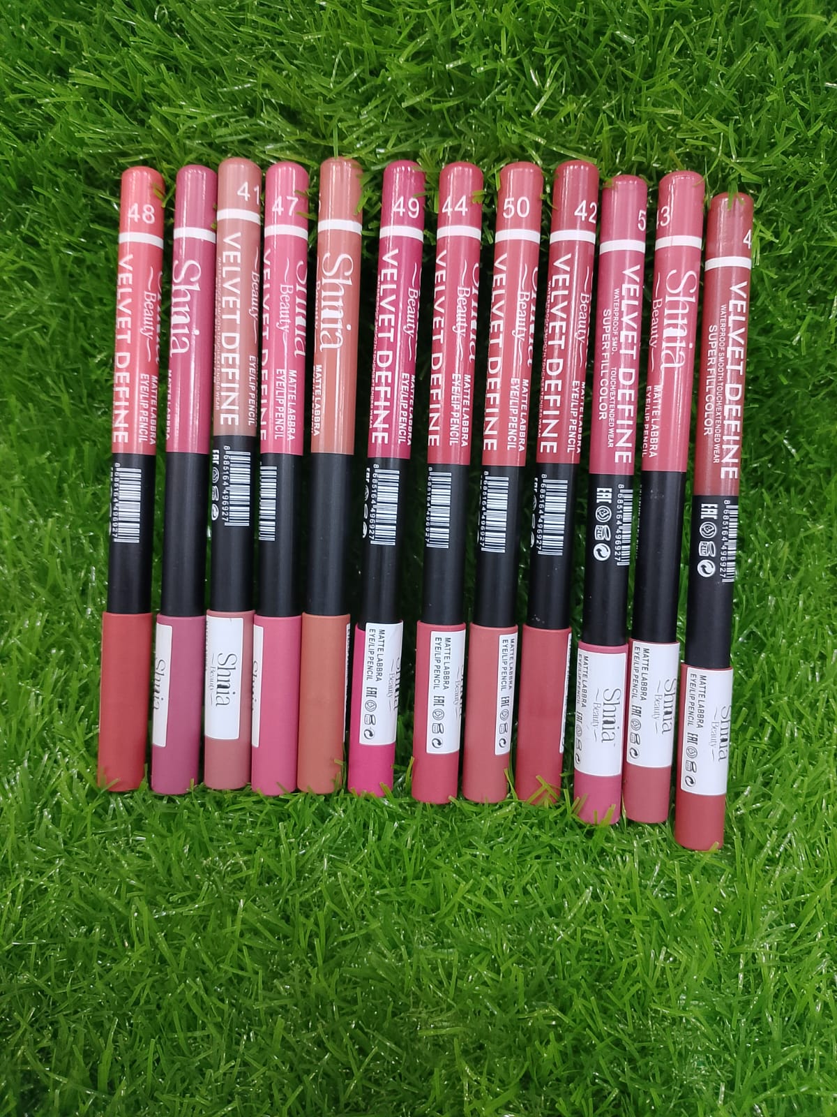 Shania pack of 12 lippencils  NUDE and Fashion shades