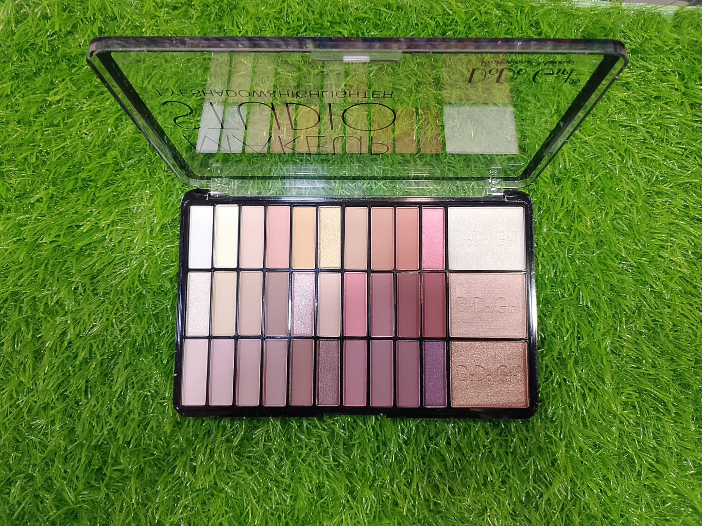 MakeUP studio Eyeshadow&Highlighter kit