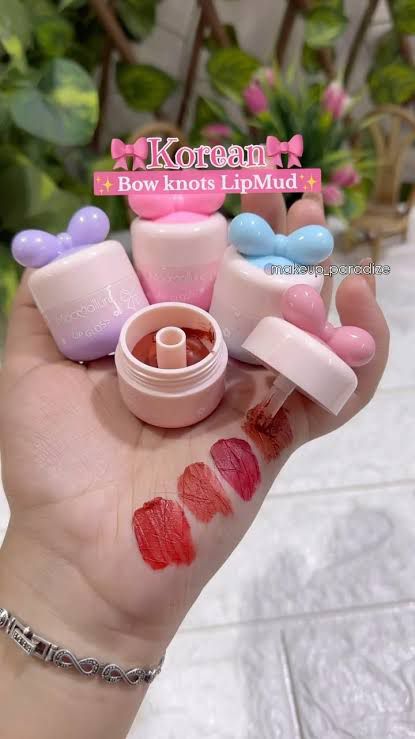 Mocallure 4 piece lipgloss set with slicon brush