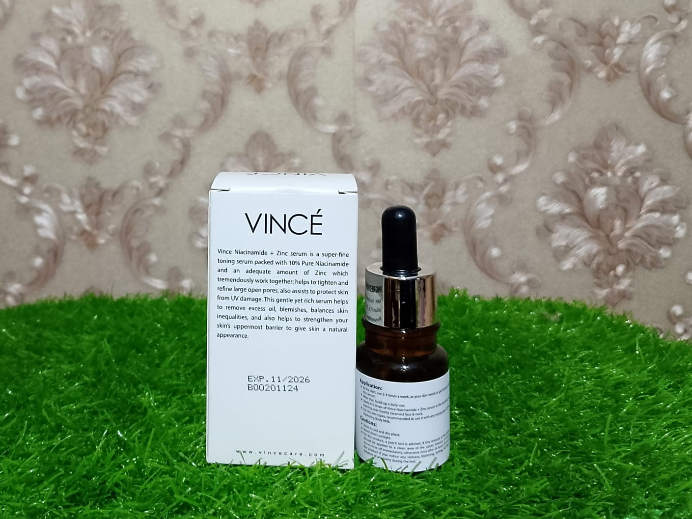 Vince Niacinamide + Zinc Serum (Tighten and Refine large open Pores) - 30ml